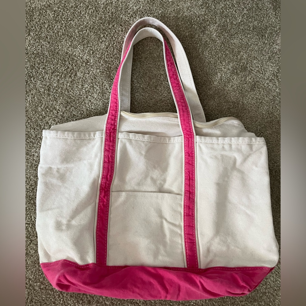 Canvas bag with zipper. Weekender